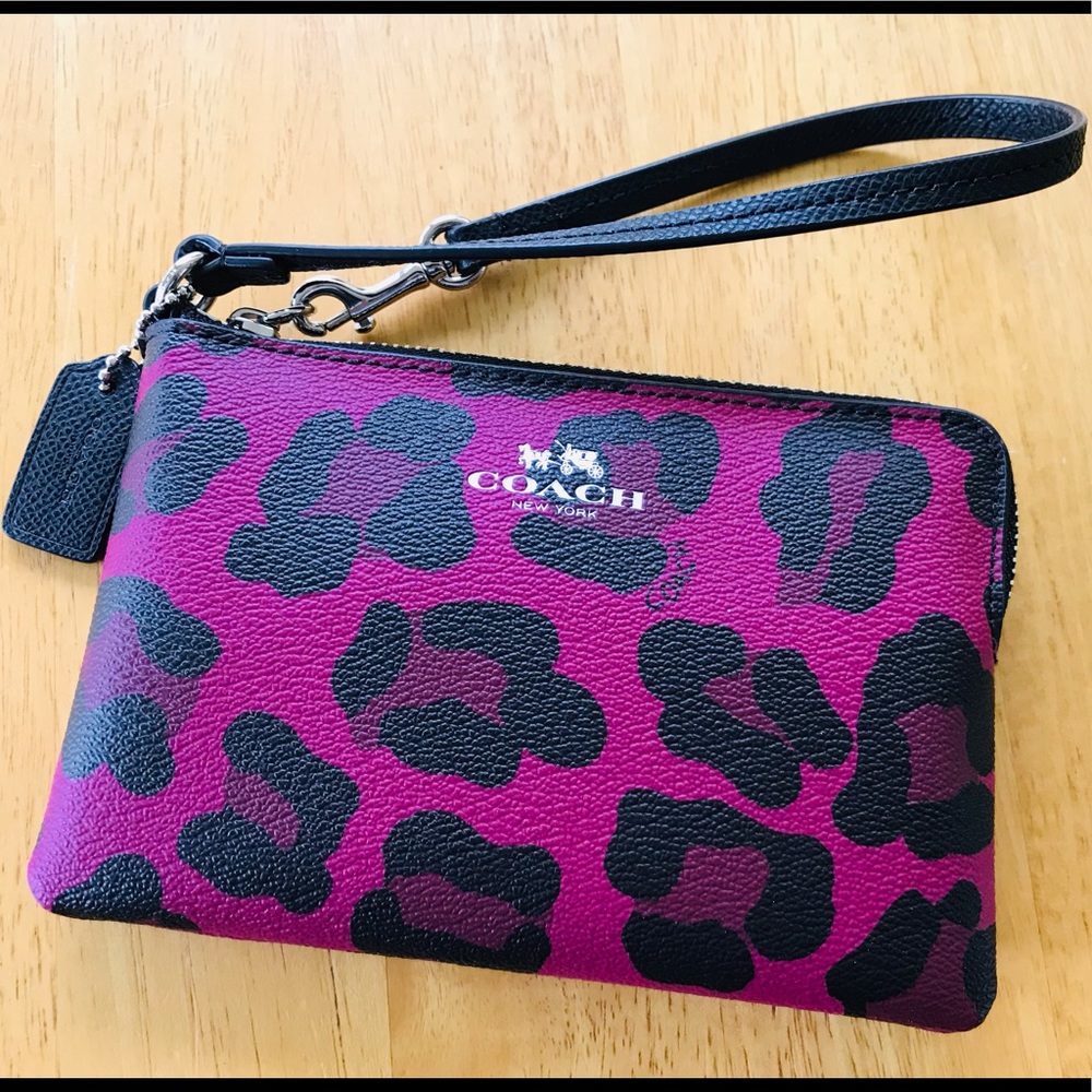 Very Berry COACH 🐆Wristlet 🐆